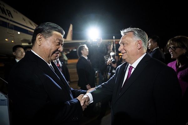 The leaders of China & Hungary met to discuss agreements in world news & bulletin news
