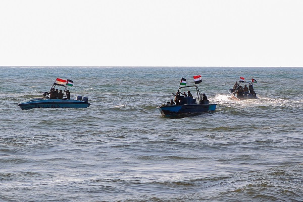 Yemenis in patrol boats in headline news & online news