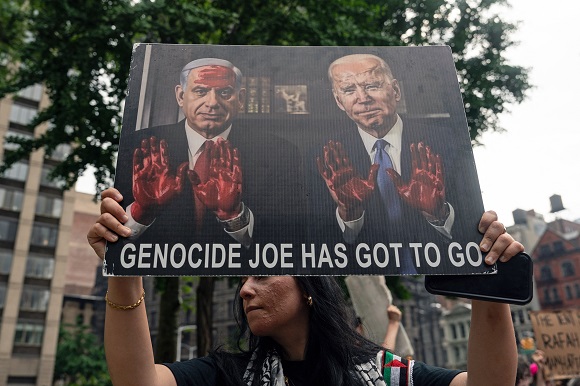 pro-ceasfire protesters at Biden fundraiser in headline news