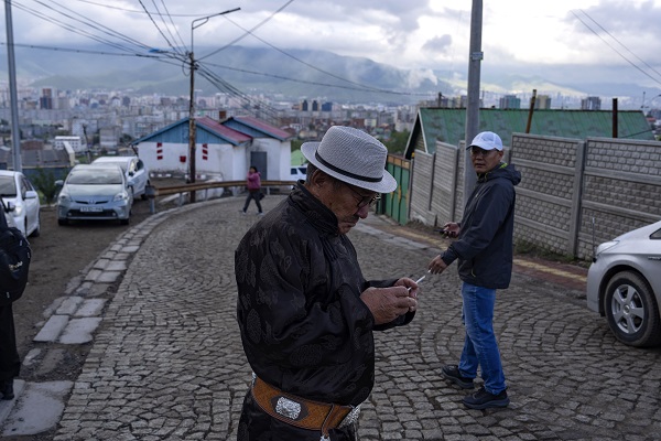 Mongolia's elections in world news & Mongolia's minerals
