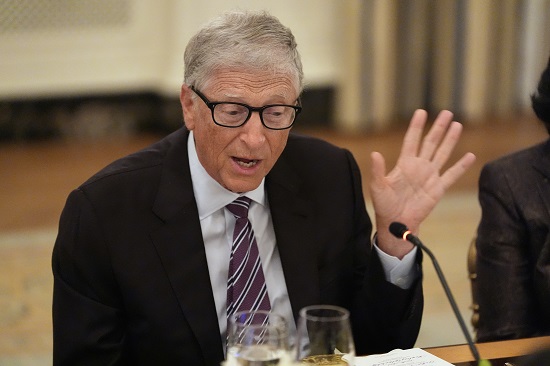 Trump hosts tech titans