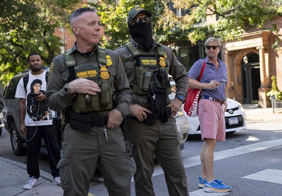 federal agents in Chicago headline news north american news online news