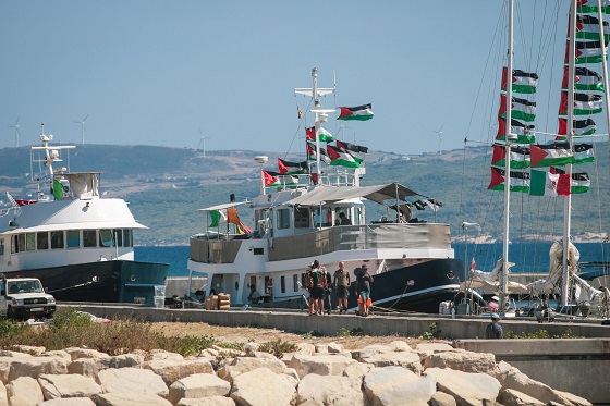 Gaza aid flotilla targeted by drones headline news world news online news