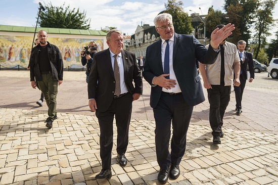 NATO increases military near Russia world news headline news