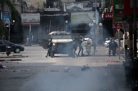 Israeli soldiers kill teens