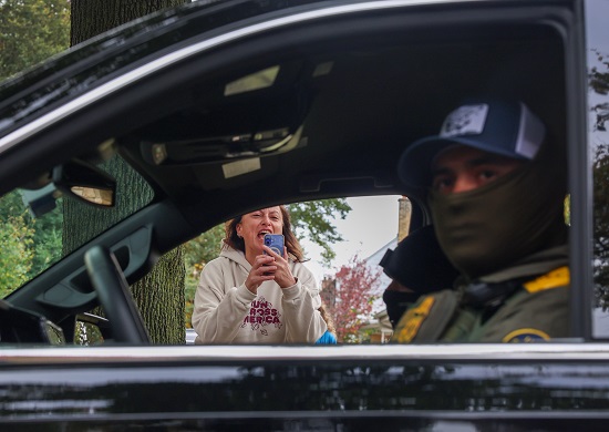 neighbors interrupt ICE manhunt north american news headline news online news headlines