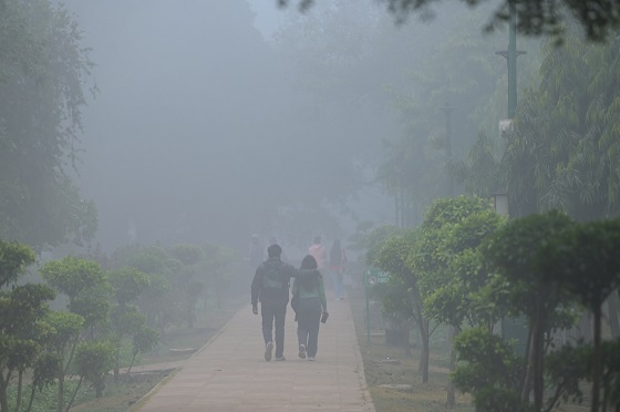 toxic smog blanketed New Delhi online news headlines headline news breaking news world news