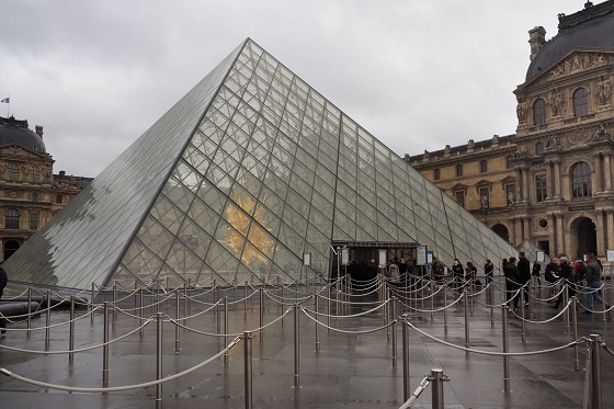 strike at the Louvre partially continued