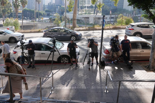 FBI served search warrant online news headline news North American news