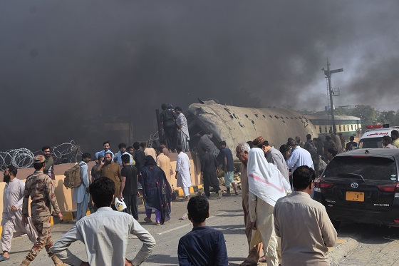 suicide bombing     railway track    online news   news online  headlines  headline news    world news  Quetta bombing   