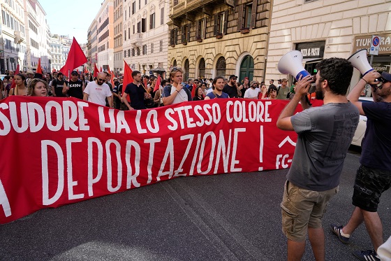thousands marched in Rome headline news headlines breaking news anti-immigration protests pro-immigration protests world news Rome updates